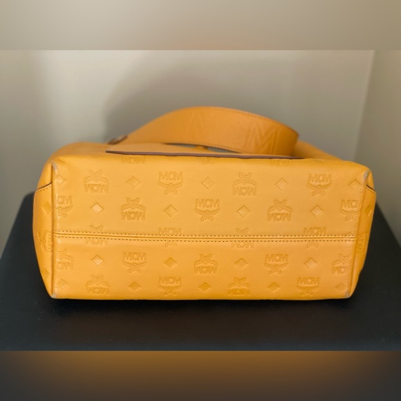 MCM Hobo Bag, Golden Mango - Picture 7 of 16